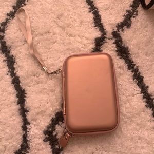 Case to organize small electronics